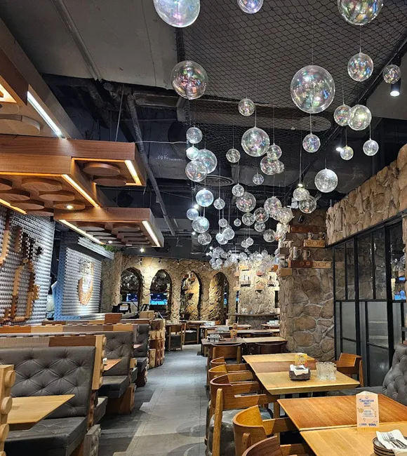 高雄市左營區金色三麥餐廳